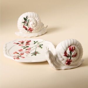Anthropologie Nathalie Lete Marais Cottage Stoneware Snail Salt & Pepper Shakers